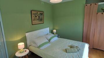 Habitación clásica, vista al jardín (Gauguin)