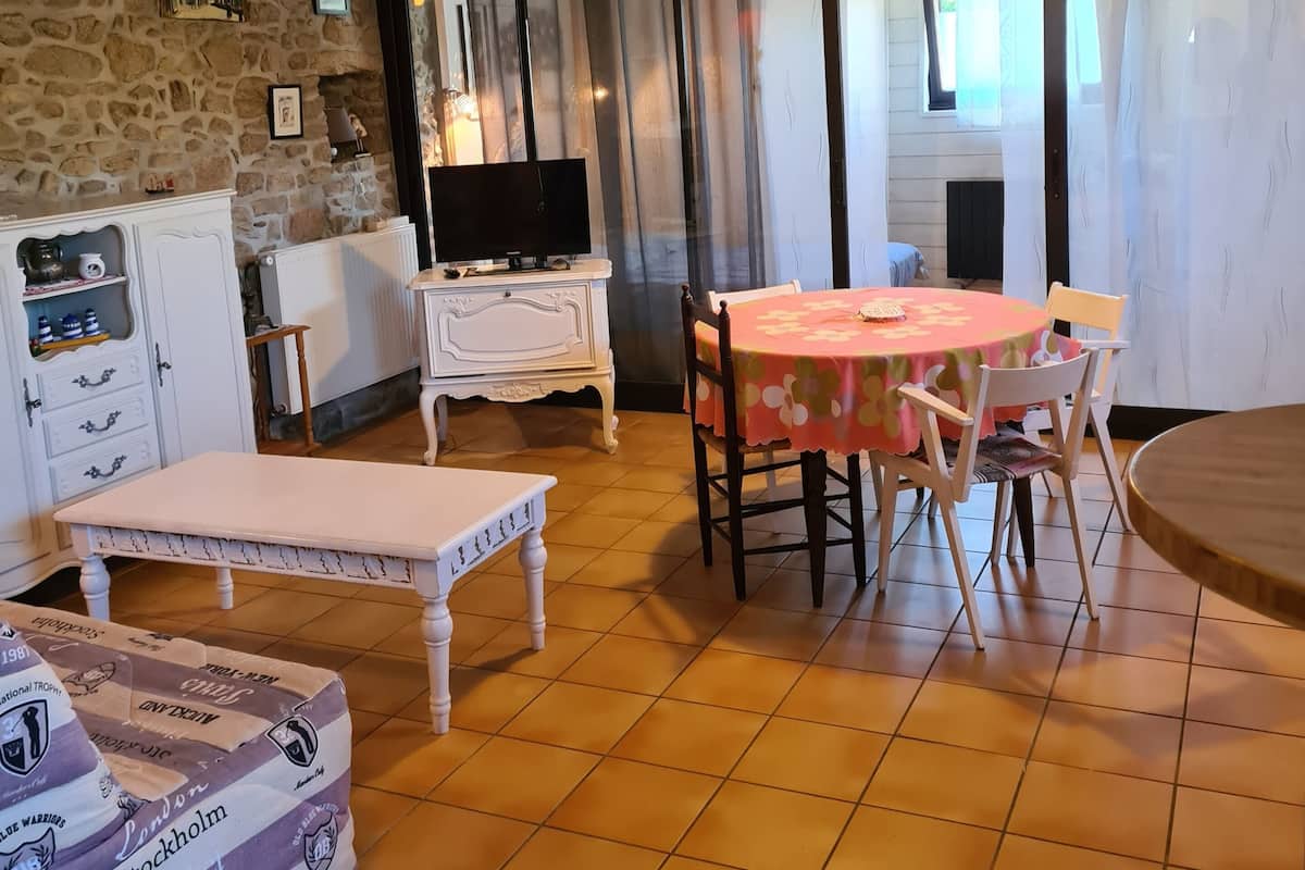 Basic Apartment | Living area