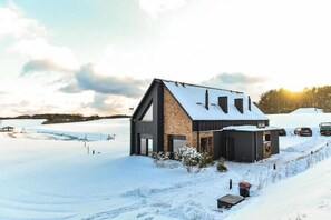 Exterior - Large holiday home with a jacuzzi on the terrace (Kościerzyna)