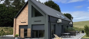Large holiday home with a jacuzzi on the terrace