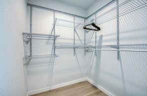 Interior - MANATEE CROSSING Cozy 2-Bed 2-Bath, Weeki Wachee, FL (Spring Hill)