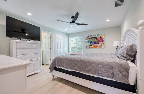 Room - MANATEE CROSSING Cozy 2-Bed 2-Bath, Weeki Wachee, FL (Spring Hill)