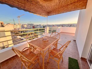 Outdoor dining - Sunset Luxury Apartment, Near Stadium in adorable Tanger (Tanger)