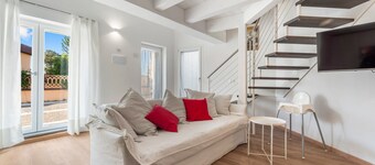 Apartment 'Casa Di Gaia' with Private Terrace, Wi-Fi and Air Conditioning