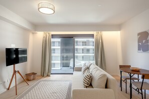 Apartment | 1 bedroom - Modern Lisbon W Balcony AND Pool II by Homing (Lisbon)