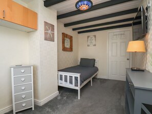 2 bedrooms, individually decorated, individually furnished, free WiFi - Marina House (Whitby)