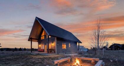 Timberline Lodge | Sleeps 22, Hot Tub, Games, Fire Pit, Yellowstone!