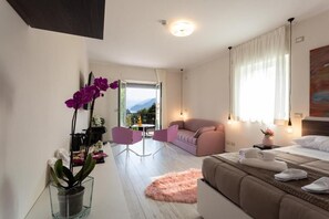 高级开间套房, 湖景