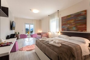 Superior Studio Suite, Lake View | In-room safe, laptop workspace, free WiFi, bed sheets - Domus Bellagio (Bellagio)