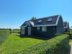 Exterior - Chalet With 5 Bedrooms and 2 Bathrooms (West-Graftdijk)