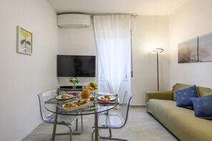 Dining - Monte Ceneri, 71 - Modern, convenient and well-connected (Milan)