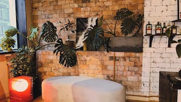 Luxury Studio Suite, City View | Interior