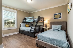 4 bedrooms, iron/ironing board, Internet, bed sheets - Wrap Around Porch & Water View w/ 1 Min Walk to Beach (Dauphin Island)