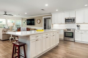 Fridge, microwave, oven, stovetop - Wrap Around Porch & Water View w/ 1 Min Walk to Beach (Dauphin Island)