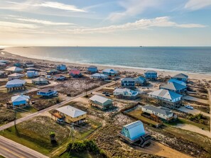 Beach nearby - Wrap Around Porch & Water View w/ 1 Min Walk to Beach (Dauphin Island)