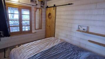 3 bedrooms, travel cot, Internet, bed sheets