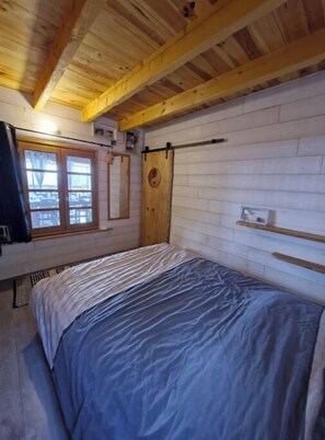 3 bedrooms, travel cot, Internet, bed sheets
