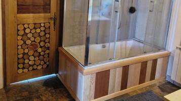 Douche, articles de toilette écologiques, sèche-cheveux