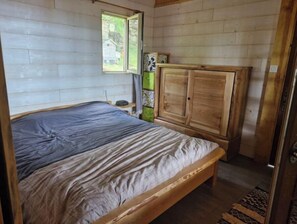 3 habitaciones, cuna de viaje, internet y ropa de cama 
