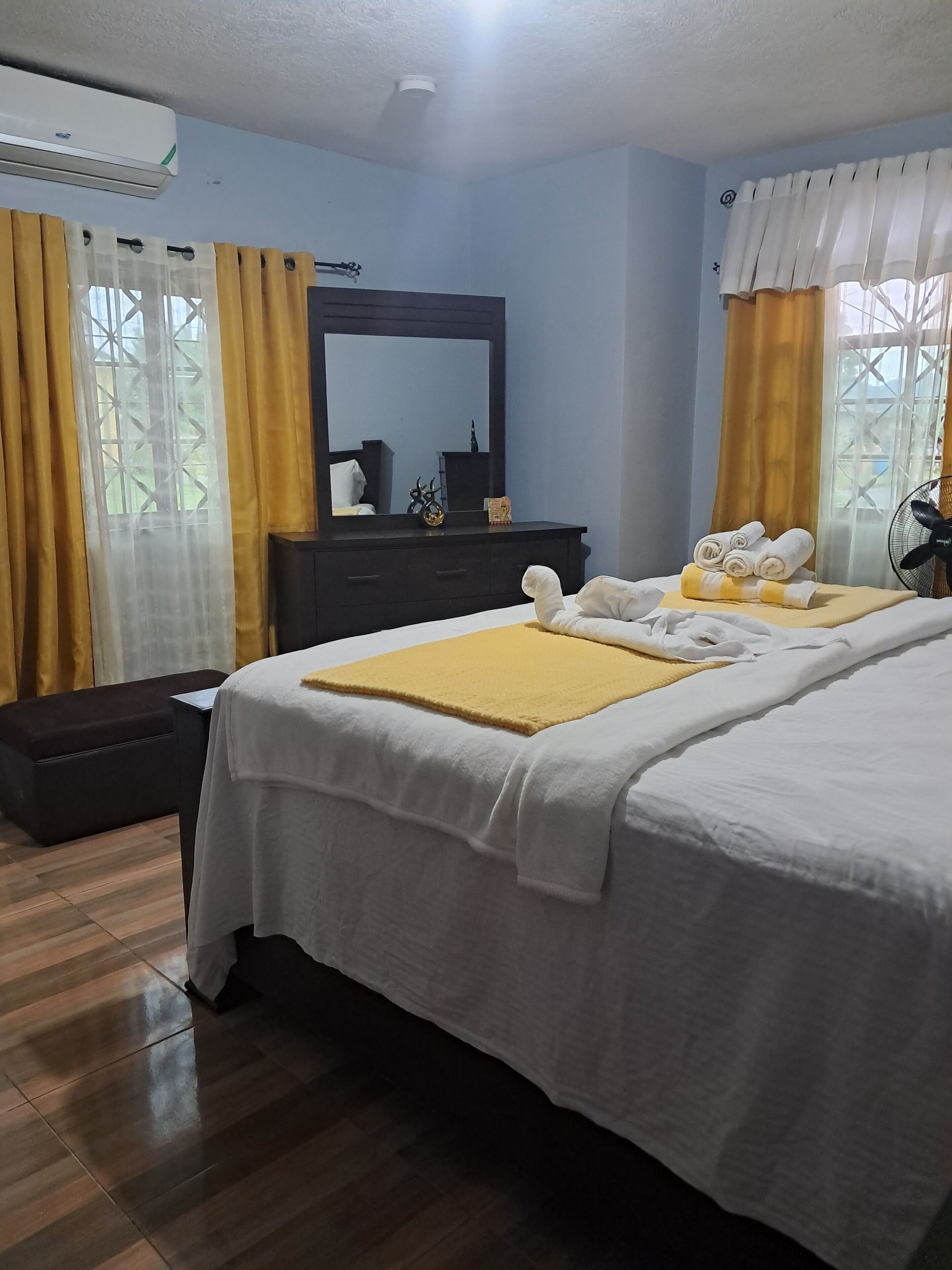 4 chambres, fer et planche à repasser, lit parapluie, Wi-Fi gratuit