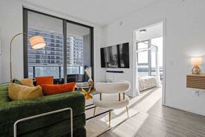 TV, video games, stereo, offices - Downtown Miami 2BR Skyline Bay View Balcony Corner Suite | Luxe Pad (Miami)