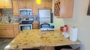 Condo, 2 Bedrooms | Private kitchen