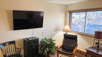 Condo, 2 Bedrooms | Living area