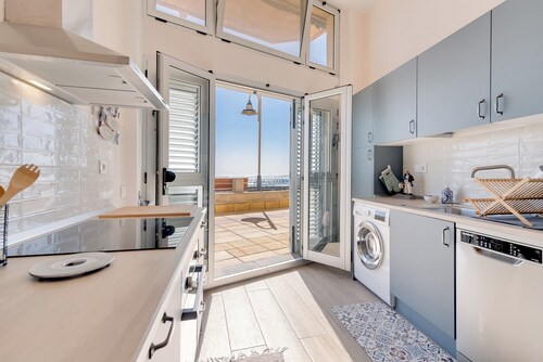 Home2Book El Camarote Seafront Retreat in Arinaga