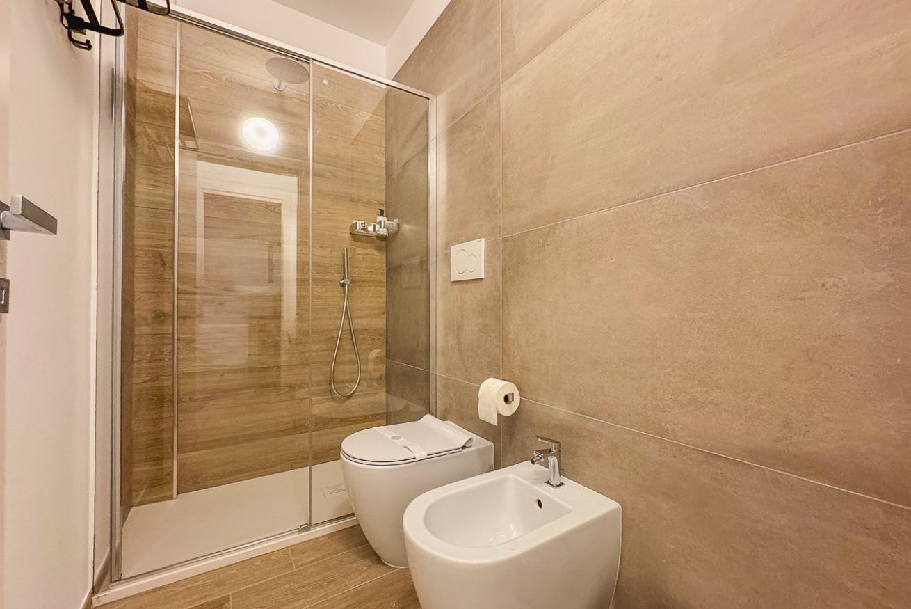 Doccia, asciugacapelli, bidet, asciugamani
