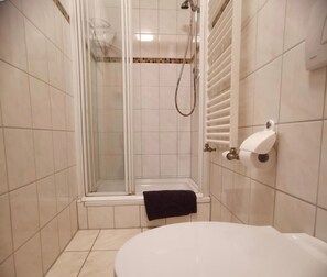 Dusche, Haartrockner, Handtücher