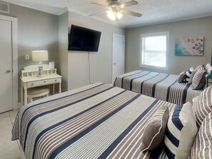 3 bedrooms, iron/ironing board, Internet, bed sheets - Low Tide | Pet-Friendly, Ground Floor, Walkable Location (Tybee Island)