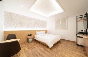 豪華雙人房 | 獨特設計、書桌、手提電腦工作空間、免費 Wi-Fi