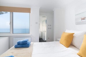 7 bedrooms, desk, iron/ironing board, travel cot - House, Shepherds Hut, Panoramic Sea Views, Parking (Gorran Haven)
