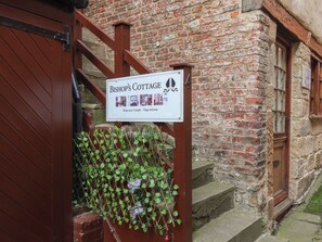 Exterior detail - Bishop's Cottage (Whitby)