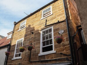 Exterior detail - Bishop's Cottage (Whitby)