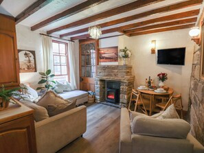 Living area - Bishop's Cottage (Whitby)