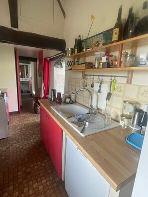 Fridge, microwave, oven, stovetop - Gîte Le Chêne Vert in the Heart of the Loire Valley Castles (Monthou-sur-Bièvre)