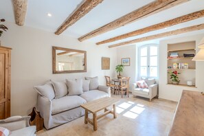 Smart TV, ping pong - Le Petit Citronnier - Four Bedroom Villa, Sleeps 8 (Maillane)
