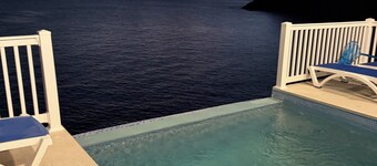 Tranquil 2-bedroom oceanfront Villa tucked away in peaceful charming Fortuna