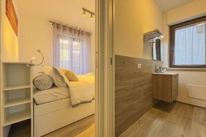 1 chambre, fer et planche à repasser, Wi-Fi gratuit, draps fournis