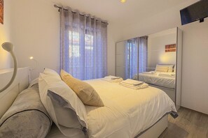 1 bedroom, iron/ironing board, free WiFi, bed sheets - Comfort, Style and Connectivity Included (Civitanova Marche)