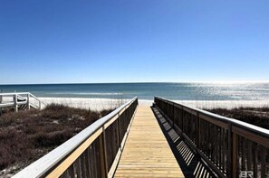 Beach nearby, sun-loungers - MAY DEALS! Lagoon Front Living Steps to Beach (Gulf Shores)