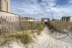 Property grounds - Steps to Beach! Ground-Floor Condo w/ Pool Sleep 4 (Panama City Beach)