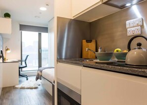 Classic Studio | Private kitchen - Student only Modern Studio at White city (London)