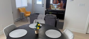 Bright, Morden & Cozy 1 Bedroom Getaway