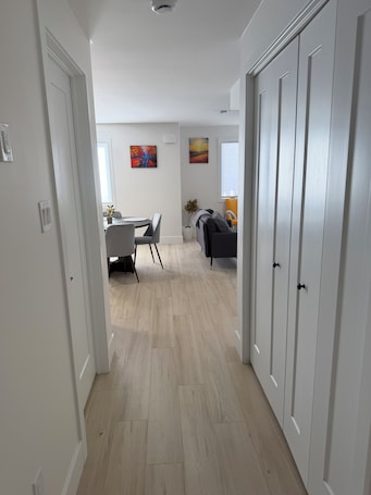 Interiör. Bright, Morden & Cozy 1 Bedroom Getaway