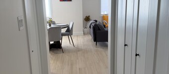 Bright, Morden & Cozy 1 Bedroom Getaway