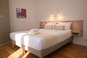 4 bedrooms, free WiFi, bed sheets - Charming family house just steps from the sea – 10 people (Les Sables-d´Olonne)