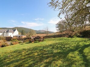 Outdoor dining - Hawthorn (Inveraray)