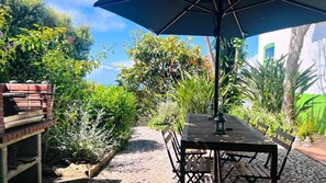 Outdoor dining - Myhomereservation_Refúgio Floral  Colares | Sintra (Colares)